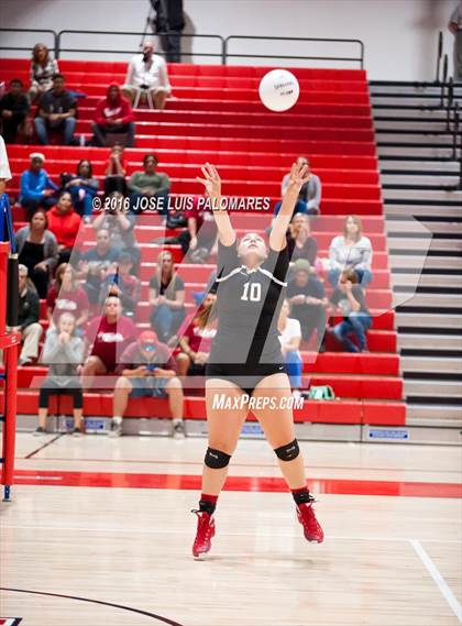 Thumbnail 3 in Tustin @ Oak Hills photogallery.