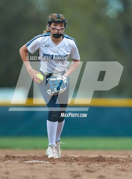 Thumbnail 2 in Bishop Grimes vs Jordan Elbridge photogallery.