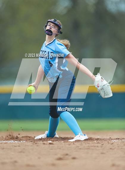 Thumbnail 2 in Bishop Grimes vs Jordan Elbridge photogallery.