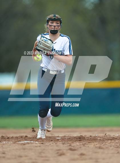 Thumbnail 1 in Bishop Grimes vs Jordan Elbridge photogallery.