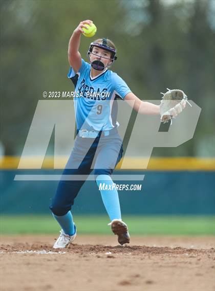 Thumbnail 3 in Bishop Grimes vs Jordan Elbridge photogallery.