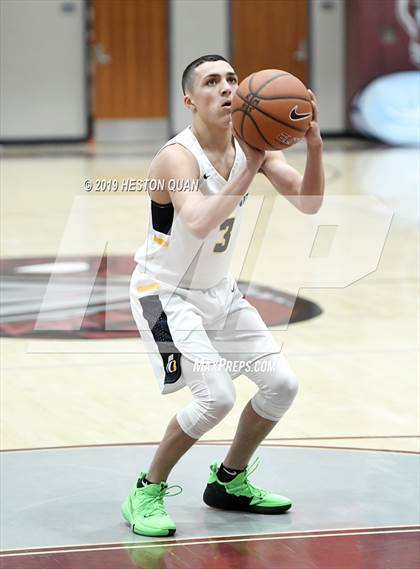 Thumbnail 3 in Vista Murrieta vs. Oak Ridge (Rancho Mirage Holiday Invitational) photogallery.