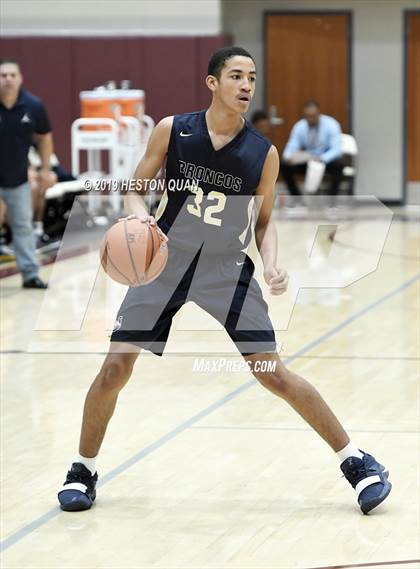 Thumbnail 2 in Vista Murrieta vs. Oak Ridge (Rancho Mirage Holiday Invitational) photogallery.
