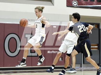 Thumbnail 3 in Vista Murrieta vs. Oak Ridge (Rancho Mirage Holiday Invitational) photogallery.