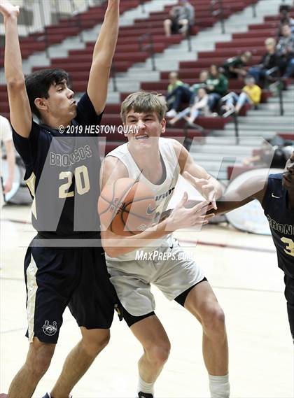 Thumbnail 2 in Vista Murrieta vs. Oak Ridge (Rancho Mirage Holiday Invitational) photogallery.