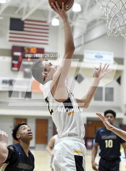 Thumbnail 3 in Vista Murrieta vs. Oak Ridge (Rancho Mirage Holiday Invitational) photogallery.