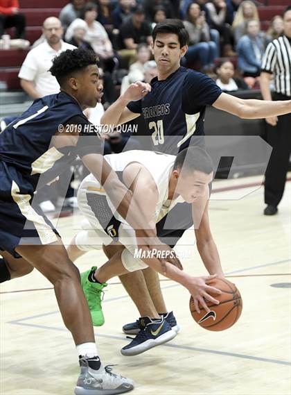Thumbnail 3 in Vista Murrieta vs. Oak Ridge (Rancho Mirage Holiday Invitational) photogallery.