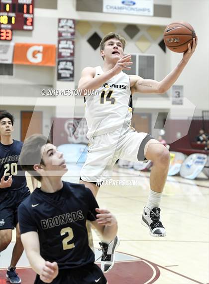 Thumbnail 3 in Vista Murrieta vs. Oak Ridge (Rancho Mirage Holiday Invitational) photogallery.