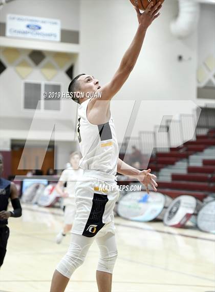 Thumbnail 2 in Vista Murrieta vs. Oak Ridge (Rancho Mirage Holiday Invitational) photogallery.