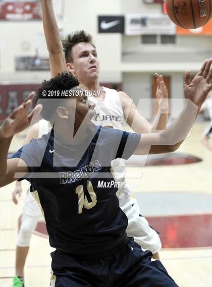 Thumbnail 2 in Vista Murrieta vs. Oak Ridge (Rancho Mirage Holiday Invitational) photogallery.