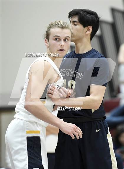 Thumbnail 1 in Vista Murrieta vs. Oak Ridge (Rancho Mirage Holiday Invitational) photogallery.