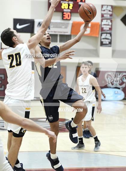 Thumbnail 1 in Vista Murrieta vs. Oak Ridge (Rancho Mirage Holiday Invitational) photogallery.