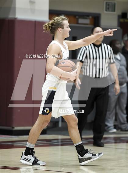 Thumbnail 2 in Vista Murrieta vs. Oak Ridge (Rancho Mirage Holiday Invitational) photogallery.