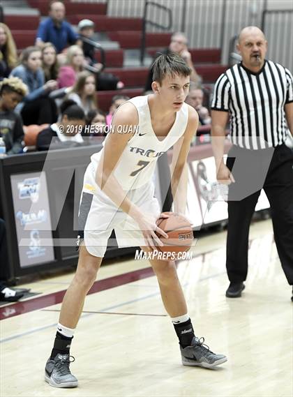 Thumbnail 3 in Vista Murrieta vs. Oak Ridge (Rancho Mirage Holiday Invitational) photogallery.