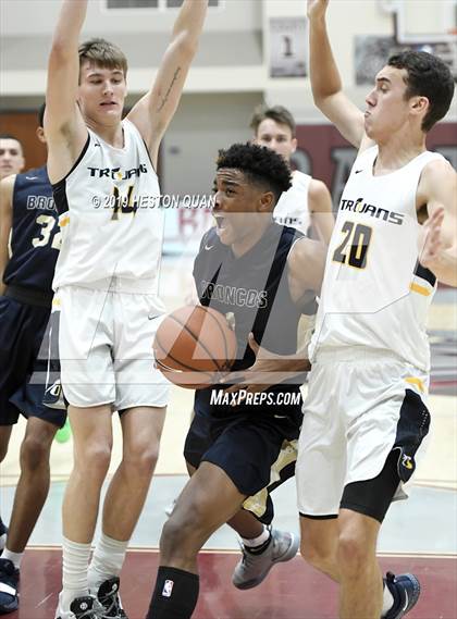 Thumbnail 3 in Vista Murrieta vs. Oak Ridge (Rancho Mirage Holiday Invitational) photogallery.