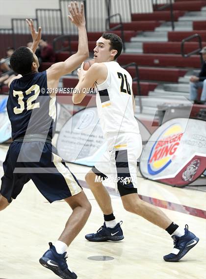 Thumbnail 2 in Vista Murrieta vs. Oak Ridge (Rancho Mirage Holiday Invitational) photogallery.