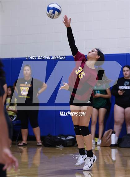 Thumbnail 3 in Highland High vs Campbell Hall (Burbank JV Tournament) photogallery.