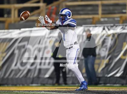 Thumbnail 2 in Ladue Horton Watkins vs. MICDS (MSHSAA Class 4 Show-Me Bowl) photogallery.