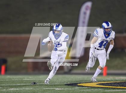 Thumbnail 1 in Ladue Horton Watkins vs. MICDS (MSHSAA Class 4 Show-Me Bowl) photogallery.