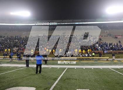 Thumbnail 1 in Ladue Horton Watkins vs. MICDS (MSHSAA Class 4 Show-Me Bowl) photogallery.