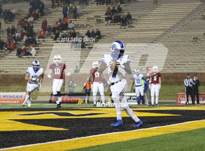 Thumbnail 2 in Ladue Horton Watkins vs. MICDS (MSHSAA Class 4 Show-Me Bowl) photogallery.