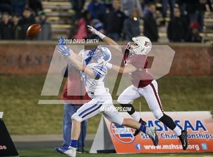 Thumbnail 1 in Ladue Horton Watkins vs. MICDS (MSHSAA Class 4 Show-Me Bowl) photogallery.