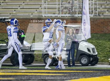 Thumbnail 1 in Ladue Horton Watkins vs. MICDS (MSHSAA Class 4 Show-Me Bowl) photogallery.