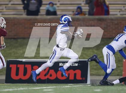 Thumbnail 1 in Ladue Horton Watkins vs. MICDS (MSHSAA Class 4 Show-Me Bowl) photogallery.