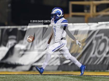 Thumbnail 3 in Ladue Horton Watkins vs. MICDS (MSHSAA Class 4 Show-Me Bowl) photogallery.