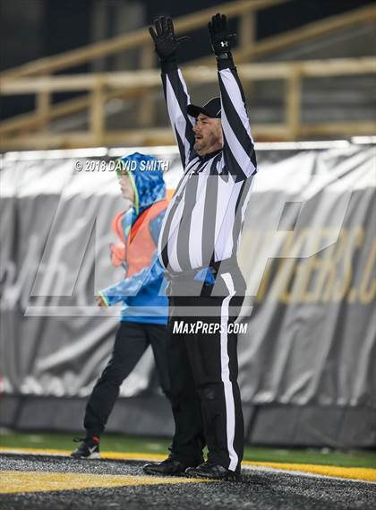 Thumbnail 3 in Ladue Horton Watkins vs. MICDS (MSHSAA Class 4 Show-Me Bowl) photogallery.