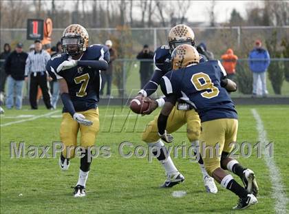 Thumbnail 3 in McKinley @ Sweet Home (Section 6 Class A Semifinal) photogallery.