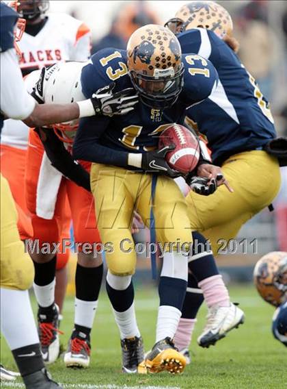 Thumbnail 3 in McKinley @ Sweet Home (Section 6 Class A Semifinal) photogallery.