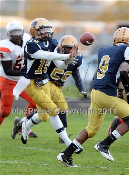 Thumbnail 2 in McKinley @ Sweet Home (Section 6 Class A Semifinal) photogallery.