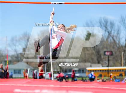Thumbnail 1 in Jefferson City Relays photogallery.