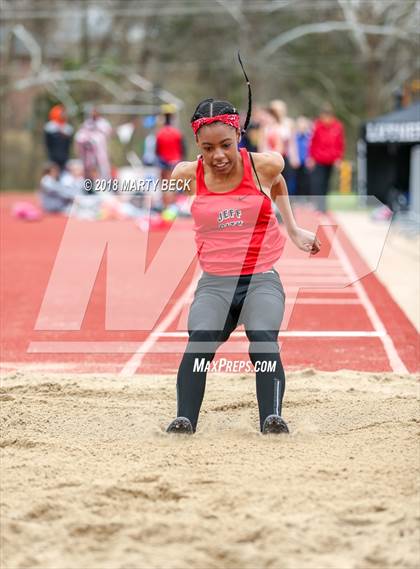 Thumbnail 2 in Jefferson City Relays photogallery.