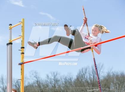 Thumbnail 2 in Jefferson City Relays photogallery.