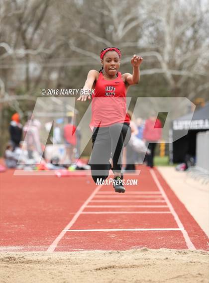 Thumbnail 3 in Jefferson City Relays photogallery.