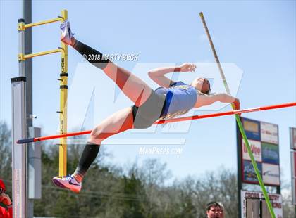 Thumbnail 2 in Jefferson City Relays photogallery.