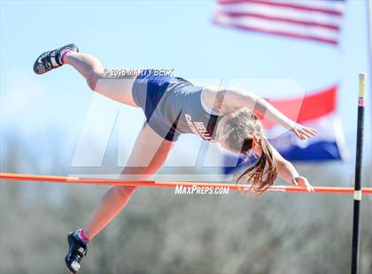 Thumbnail 2 in Jefferson City Relays photogallery.