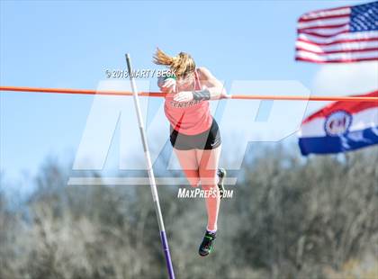 Thumbnail 3 in Jefferson City Relays photogallery.