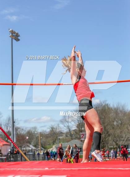 Thumbnail 2 in Jefferson City Relays photogallery.