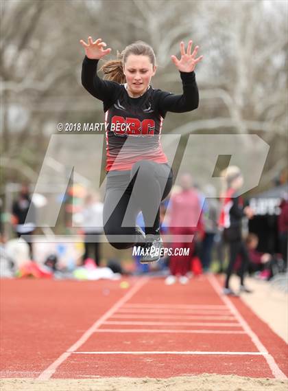 Thumbnail 3 in Jefferson City Relays photogallery.