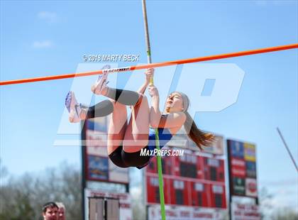 Thumbnail 1 in Jefferson City Relays photogallery.