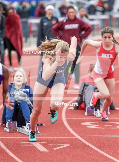 Thumbnail 3 in Jefferson City Relays photogallery.
