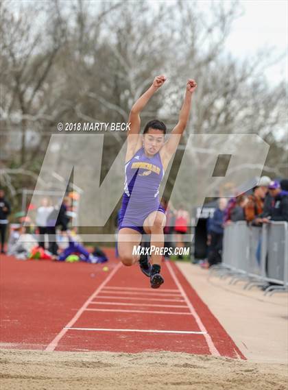 Thumbnail 2 in Jefferson City Relays photogallery.