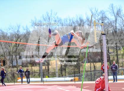 Thumbnail 1 in Jefferson City Relays photogallery.