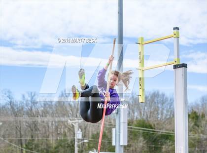 Thumbnail 1 in Jefferson City Relays photogallery.