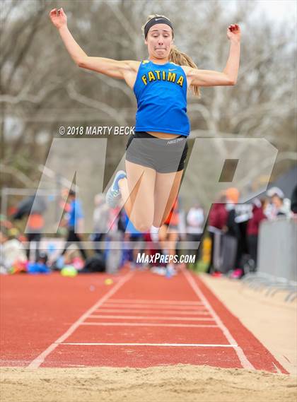 Thumbnail 1 in Jefferson City Relays photogallery.