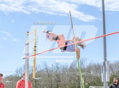 Thumbnail 3 in Jefferson City Relays photogallery.