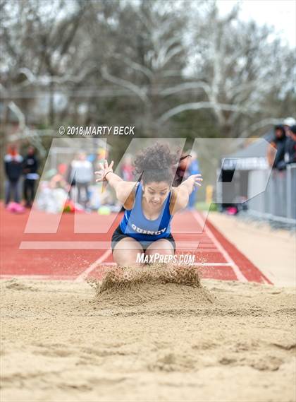 Thumbnail 3 in Jefferson City Relays photogallery.
